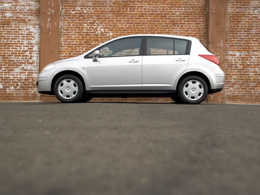  Nissan Versa Hatchback 2007 года  (фото 10 из 17)